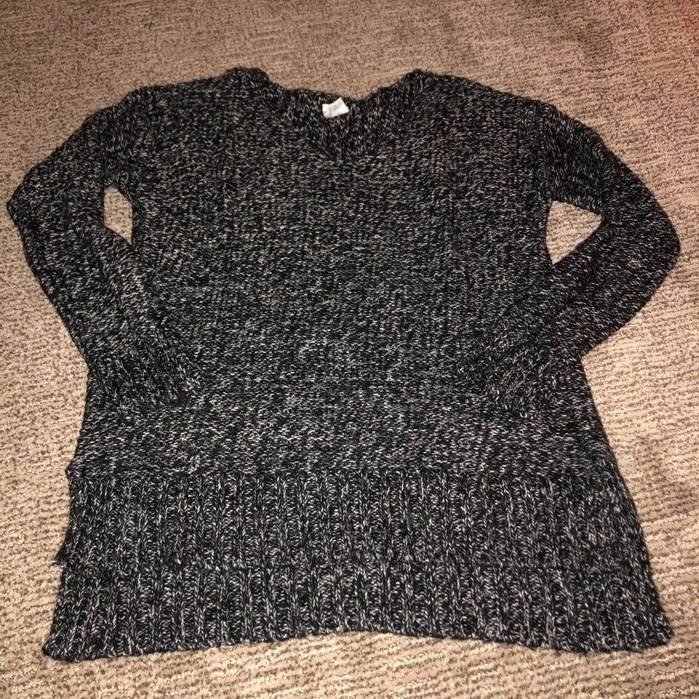black and white sweater🧚🏼‍♂️
